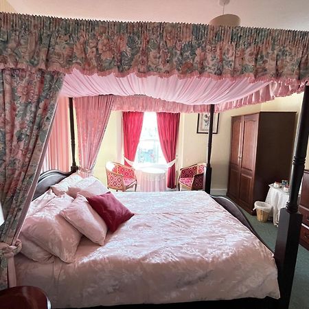 White Court Llandudno Bed & Breakfast Bagian luar foto