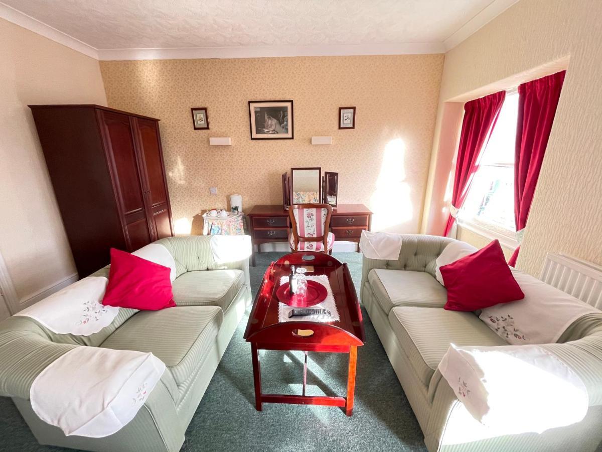 White Court Llandudno Bed & Breakfast Bagian luar foto