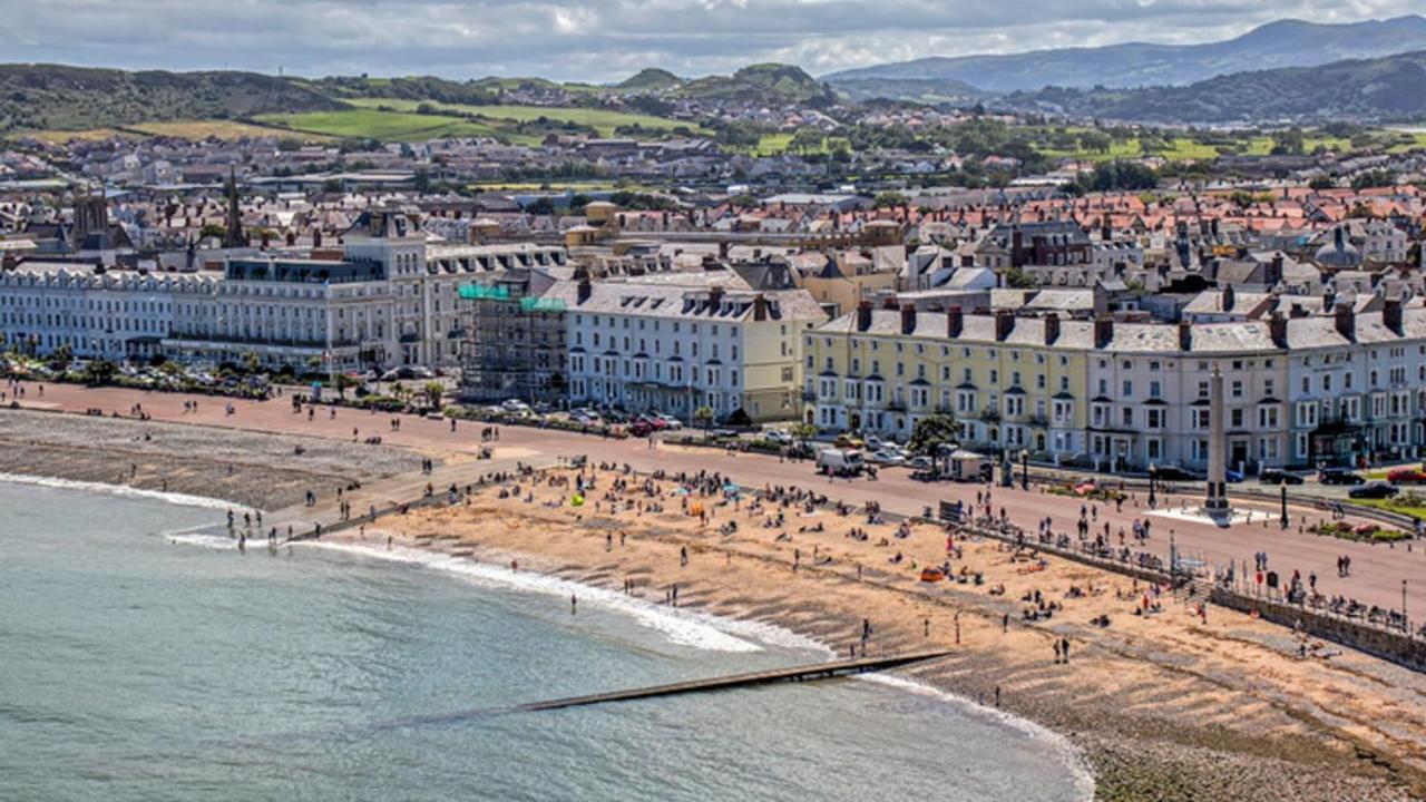 White Court Llandudno Bed & Breakfast Bagian luar foto