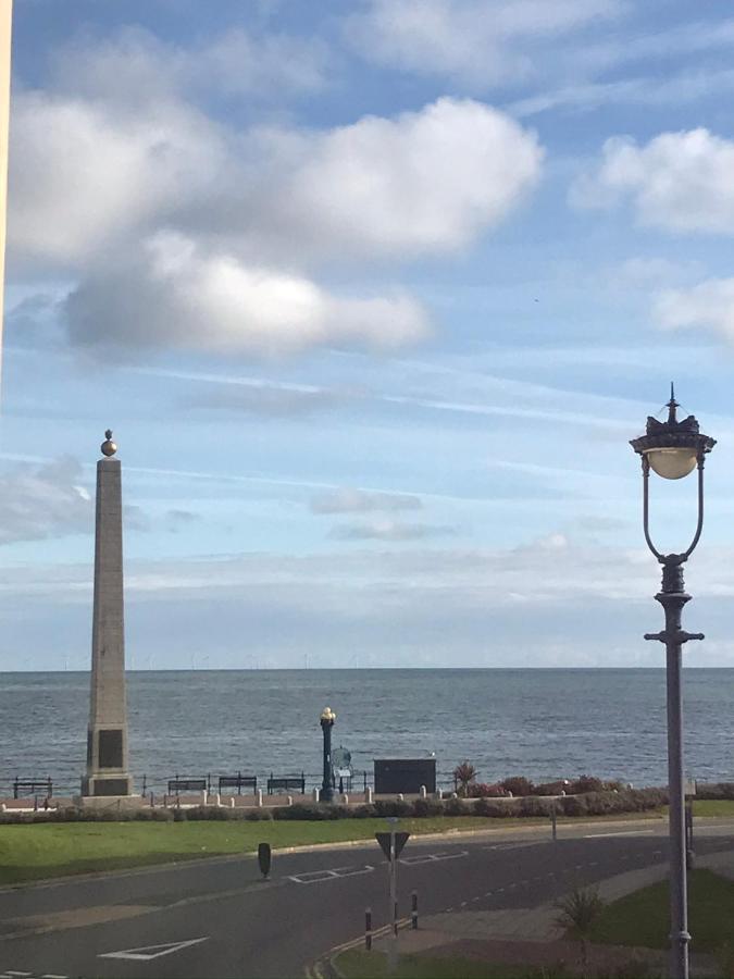 White Court Llandudno Bed & Breakfast Bagian luar foto